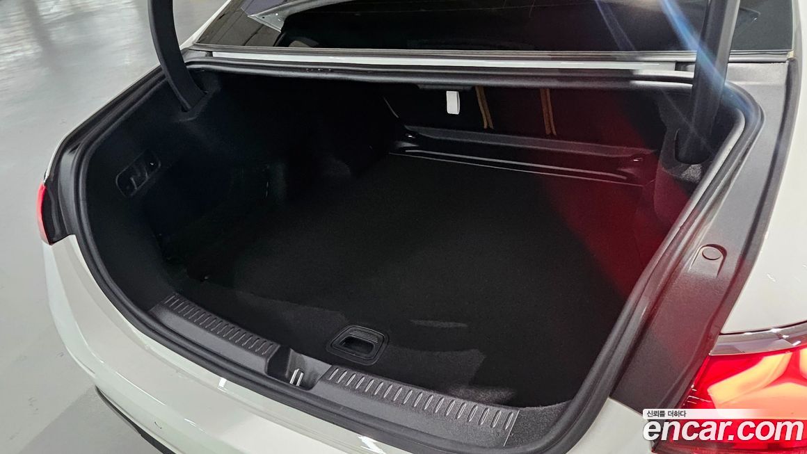 Mercedes-Benz E-Class 2024