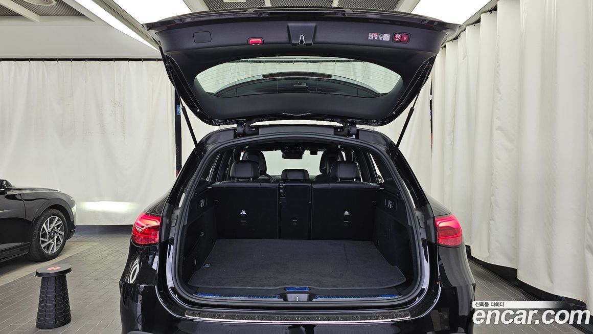 Mercedes-Benz GLC-Class 2025