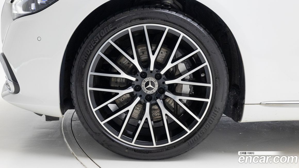 Mercedes-Benz S-Class 2024