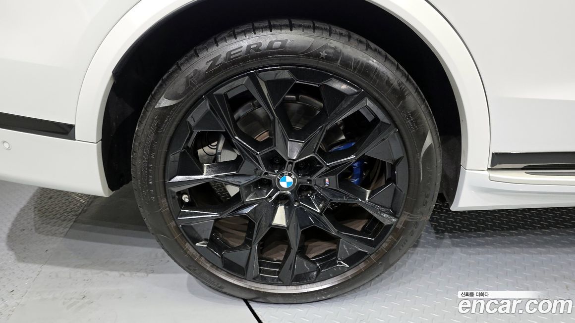 BMW X7 2025