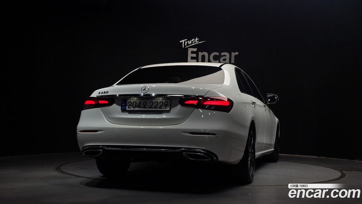 Mercedes-Benz E-Class 2022