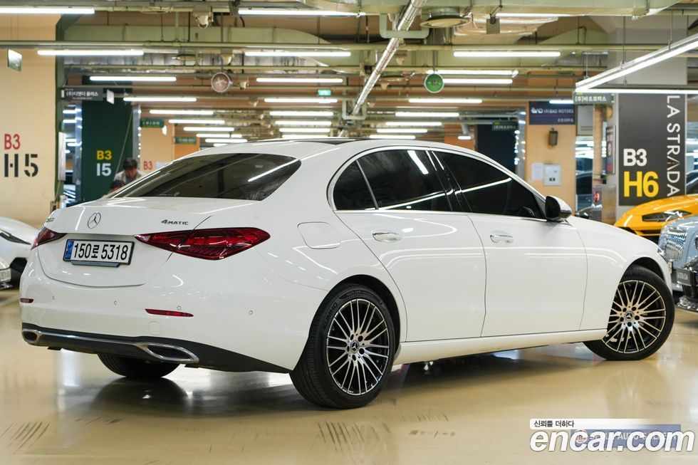 Mercedes-Benz C-Class 2024