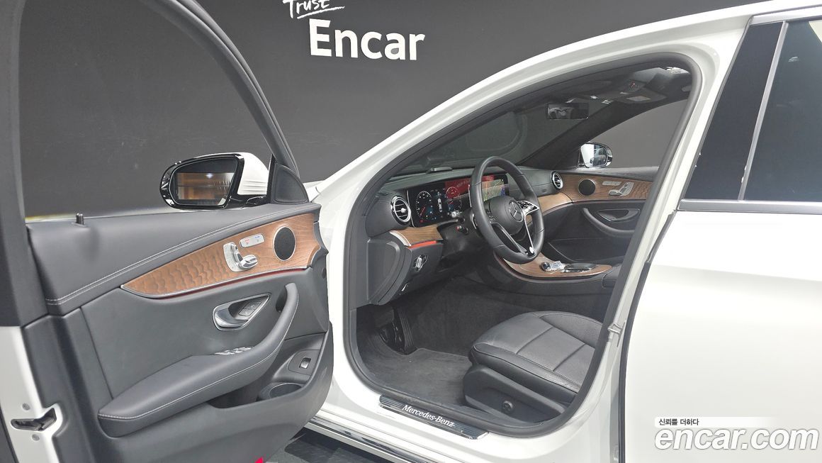 Mercedes-Benz E-Class 2023