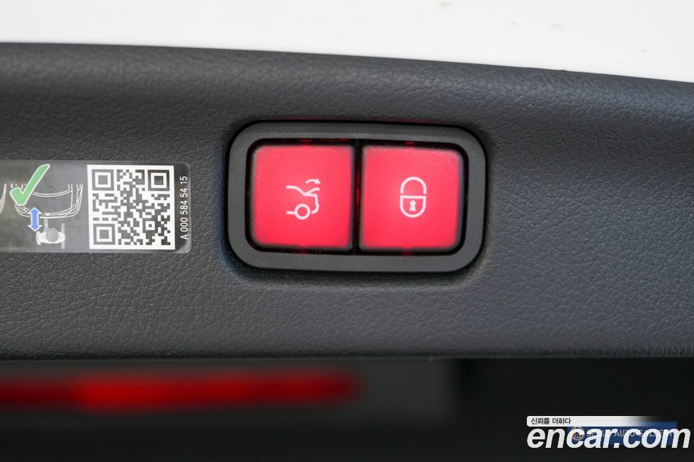 Mercedes-Benz C-Class 2024