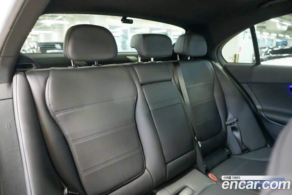 Mercedes-Benz C-Class 2024