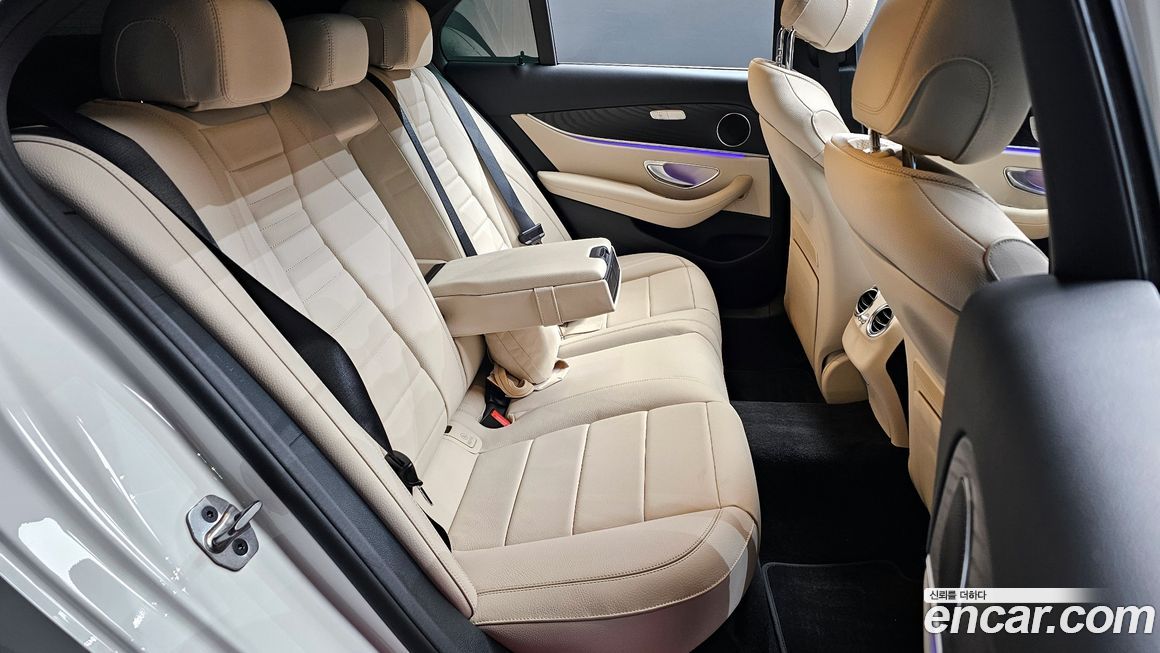 Mercedes-Benz E-Class 2022