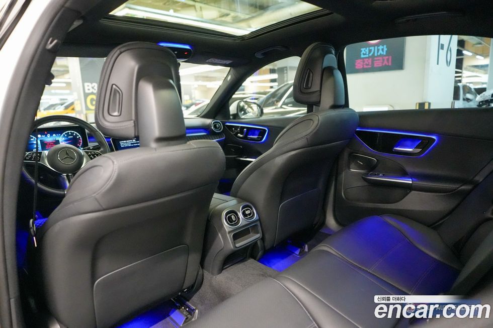 Mercedes-Benz C-Class 2024
