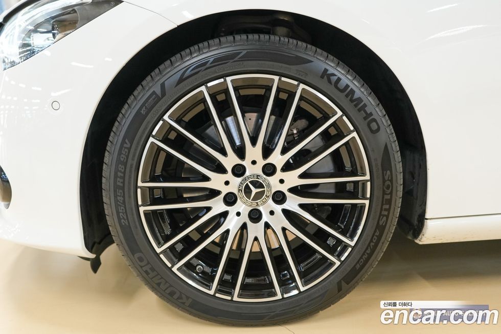 Mercedes-Benz C-Class 2024