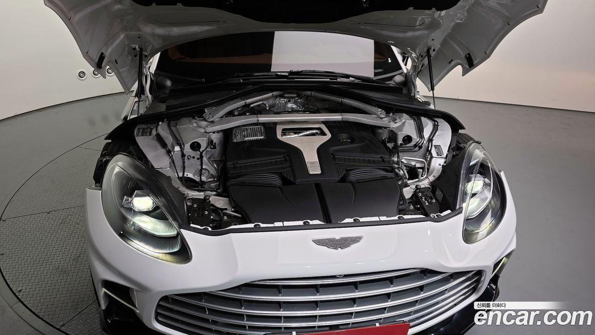 Astonmartin DBX 2023