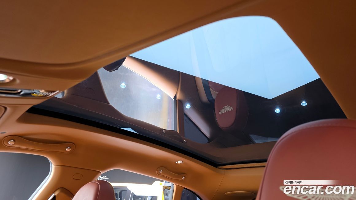 Astonmartin DBX 2023