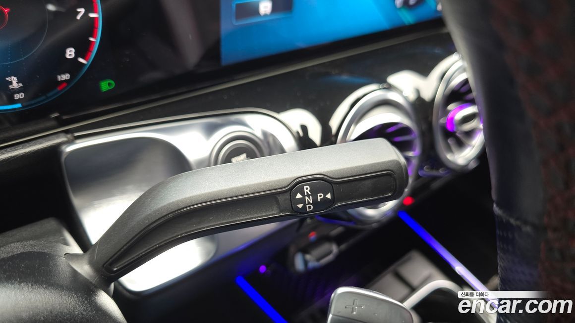 Mercedes-Benz GLB-Class 2021