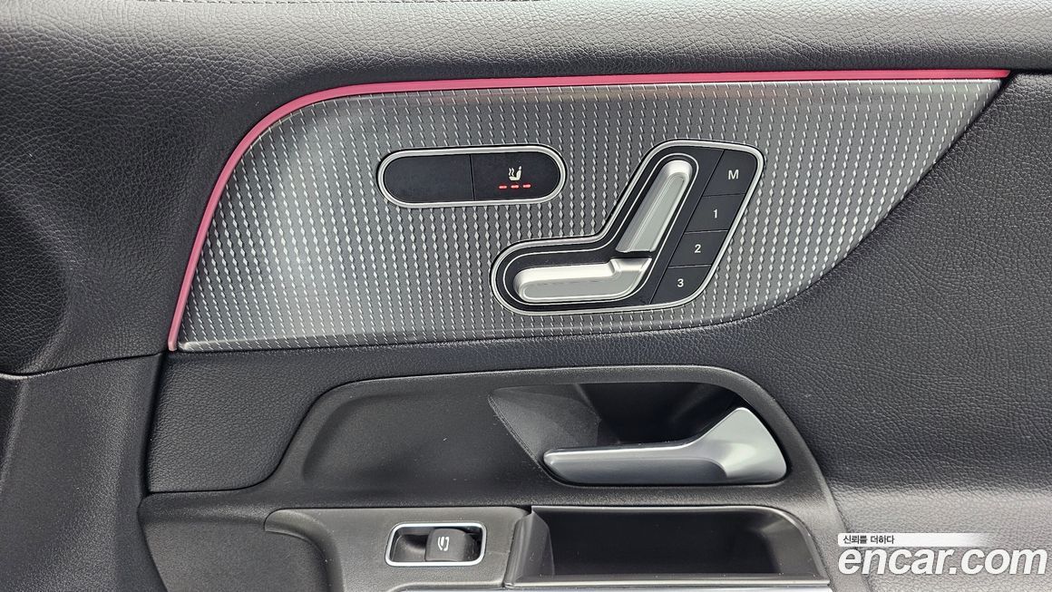 Mercedes-Benz GLB-Class 2021