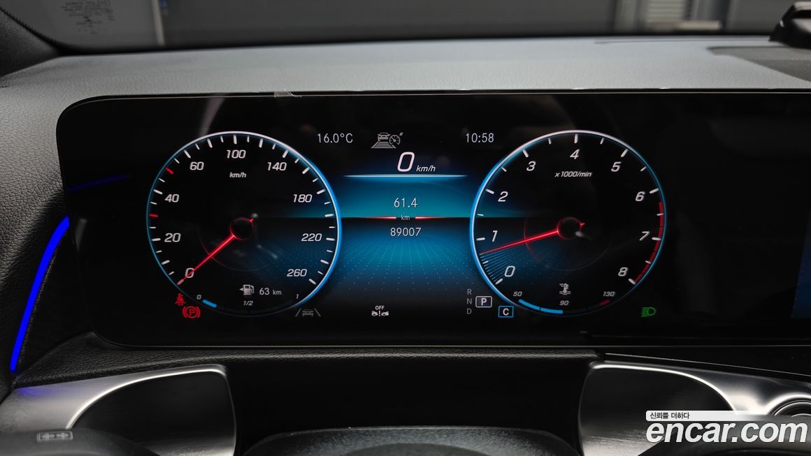 Mercedes-Benz GLB-Class 2021