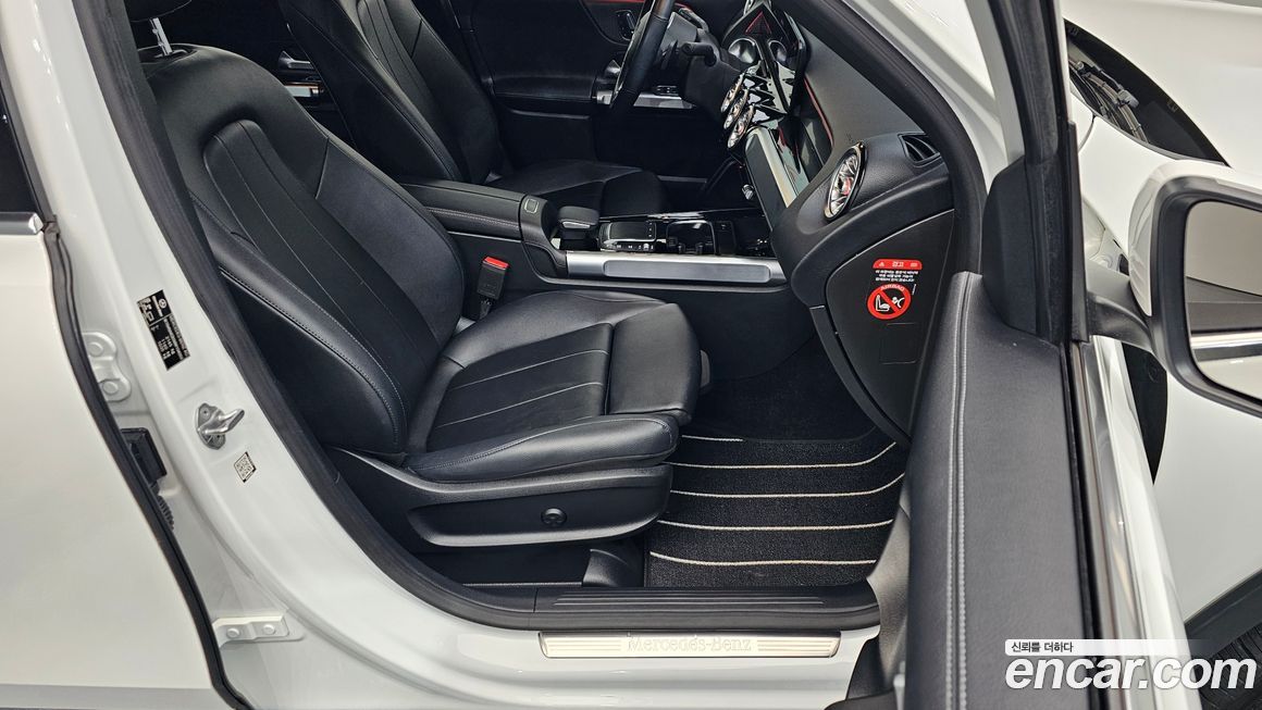 Mercedes-Benz GLB-Class 2021