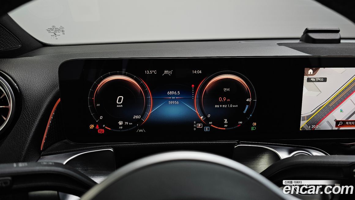 Mercedes-Benz GLB-Class 2021