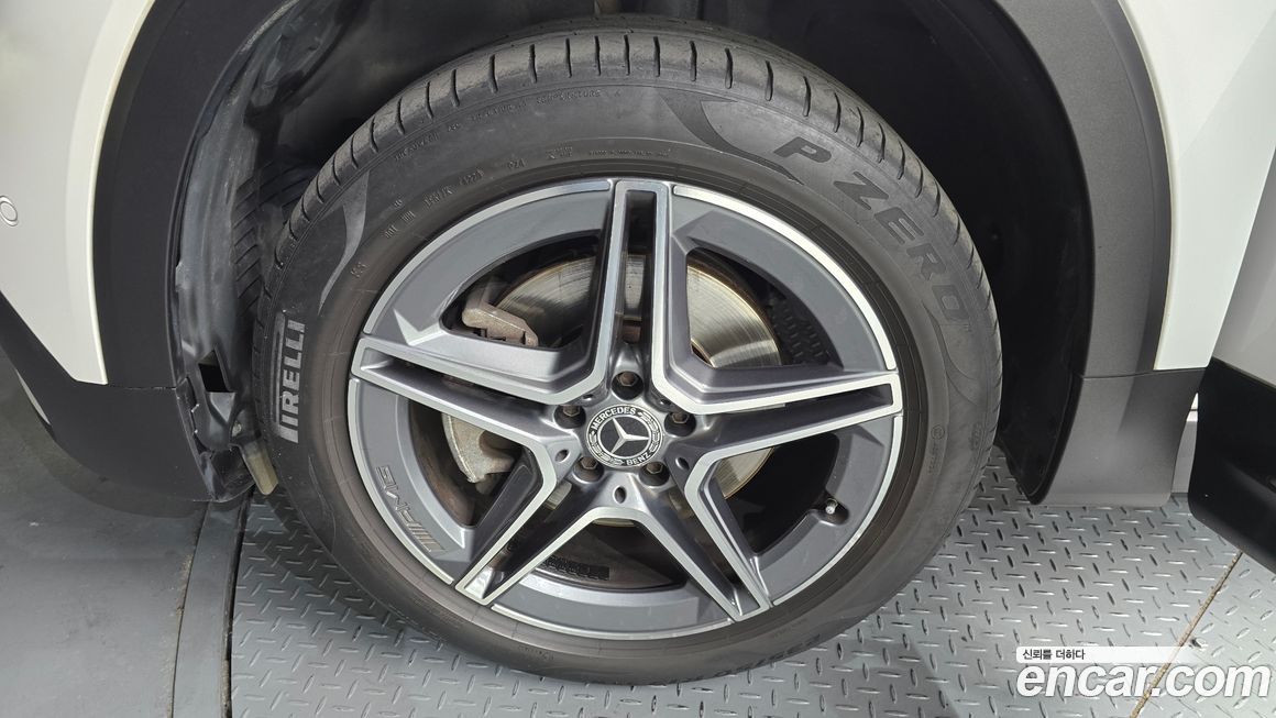 Mercedes-Benz GLB-Class 2021