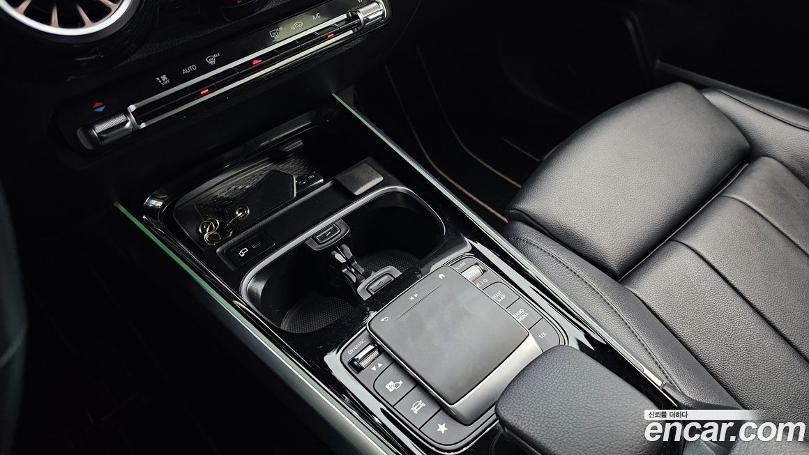Mercedes-Benz GLB-Class 2021