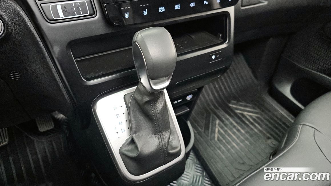 Hyundai Staria 2025