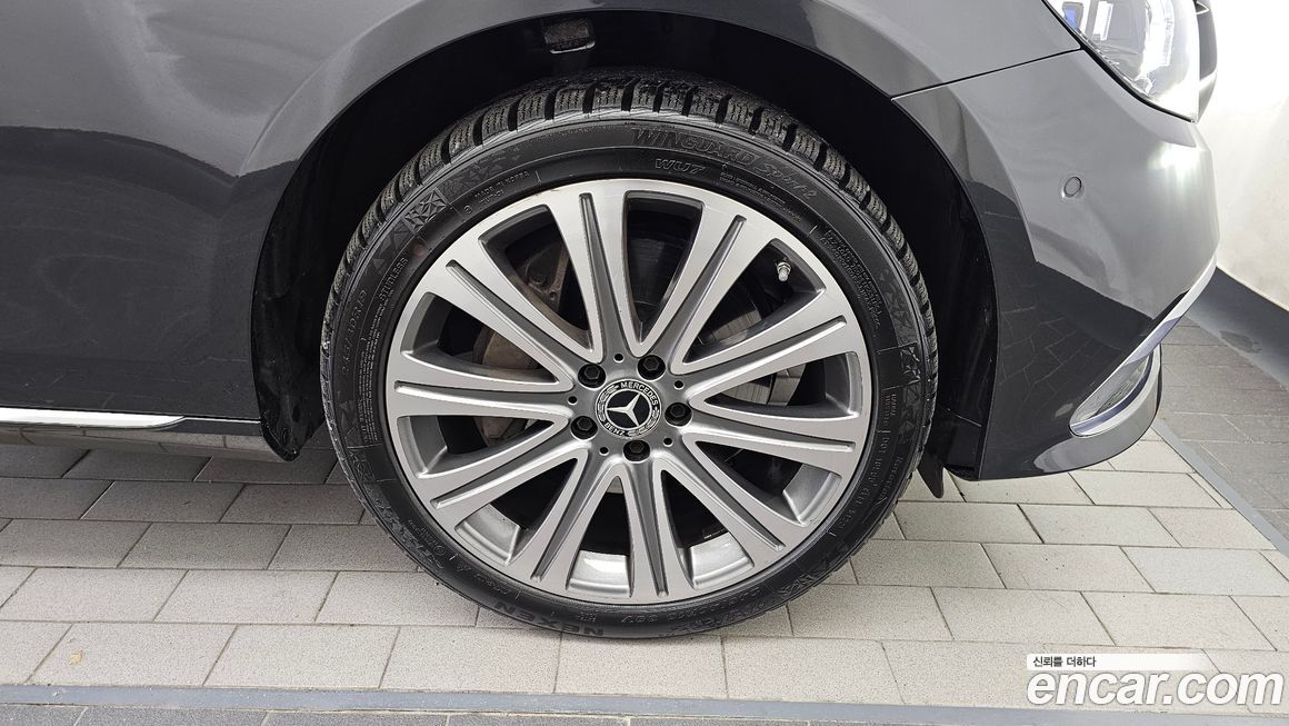 Mercedes-Benz E-Class 2023