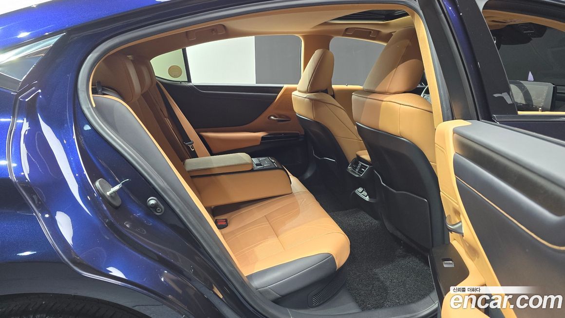Lexus ES 2023