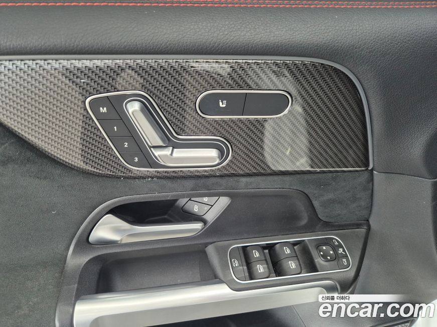 Mercedes-Benz GLB-Class 2023