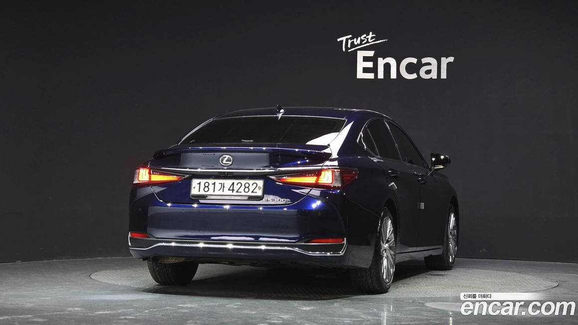 Lexus ES 2023