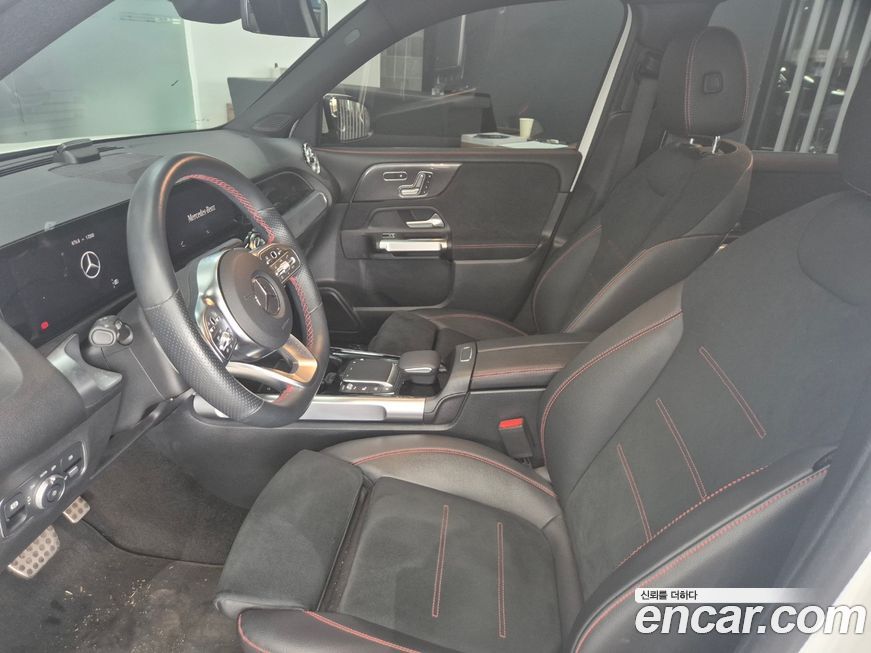 Mercedes-Benz GLB-Class 2023