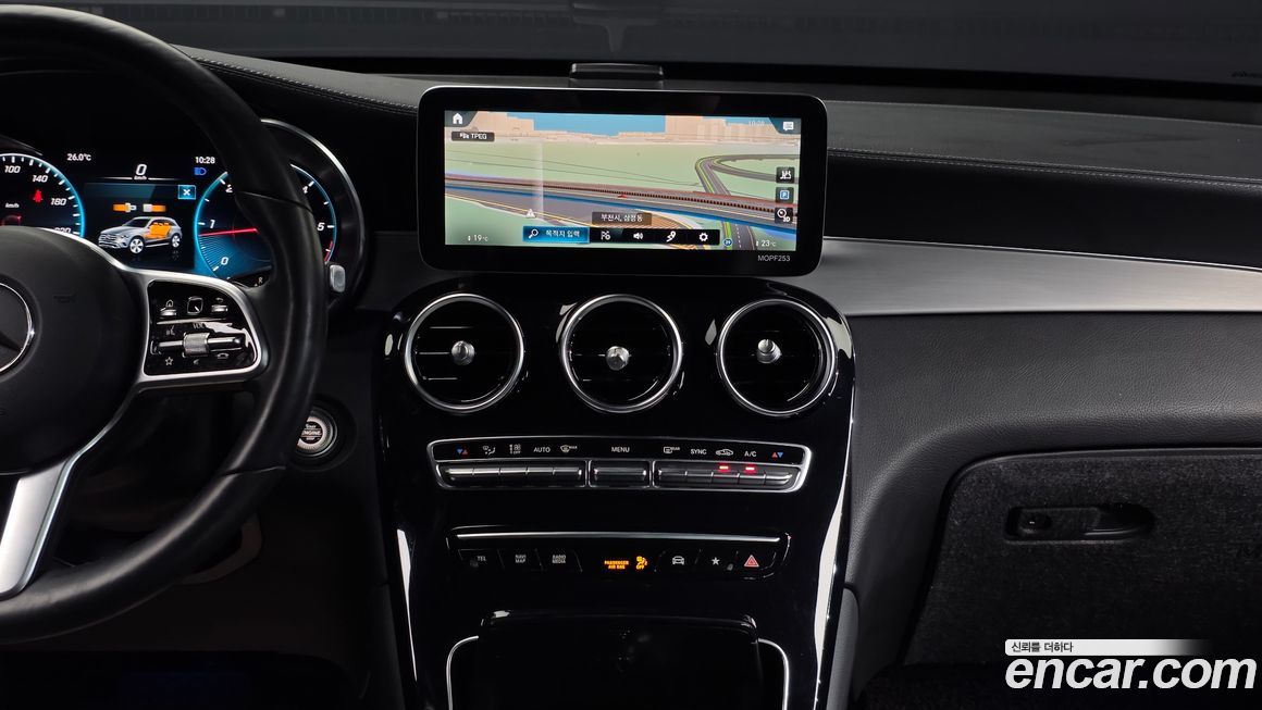 Mercedes-Benz GLC-Class 2021