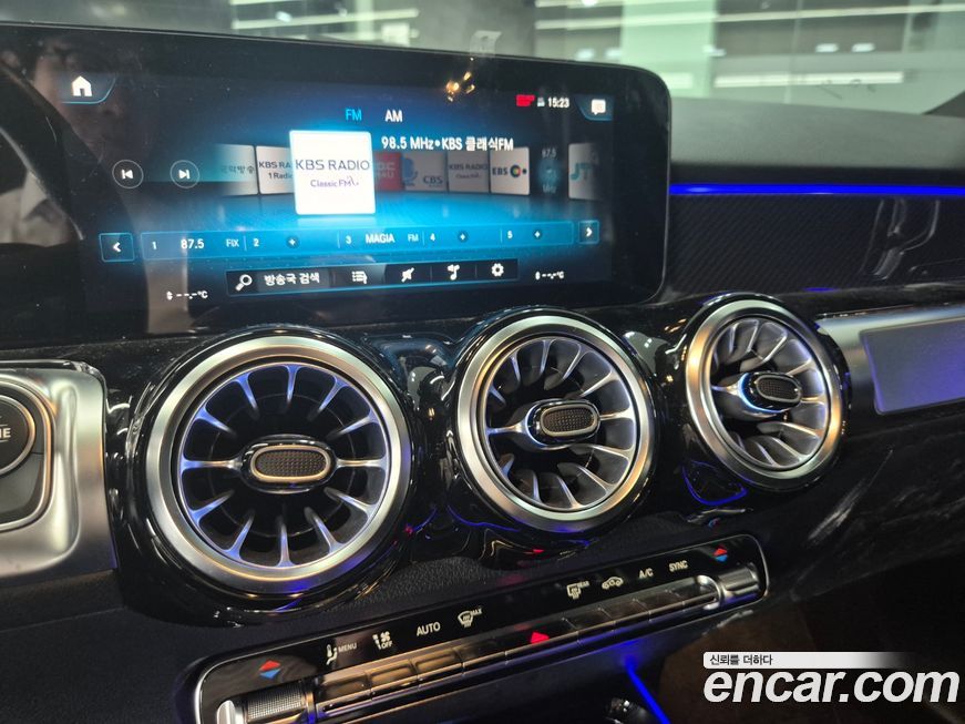 Mercedes-Benz GLB-Class 2023