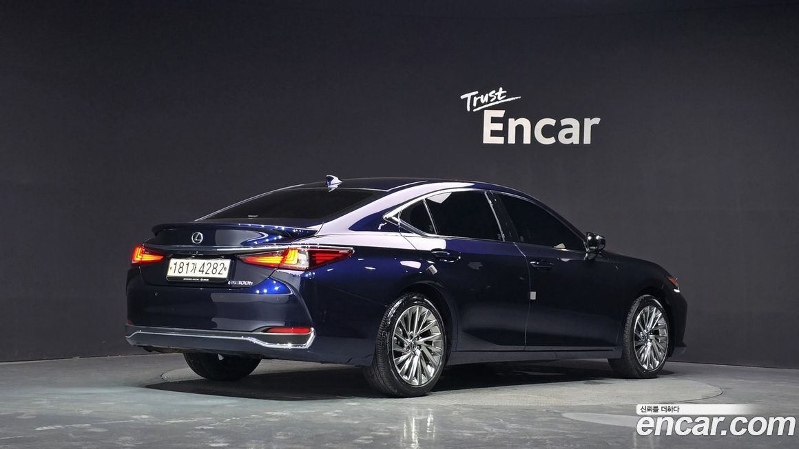 Lexus ES 2023