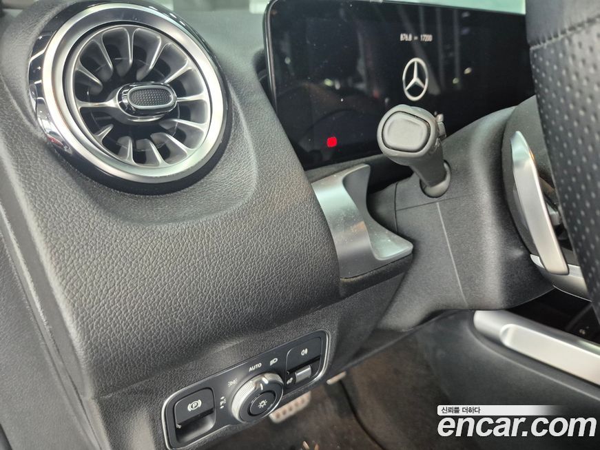 Mercedes-Benz GLB-Class 2023