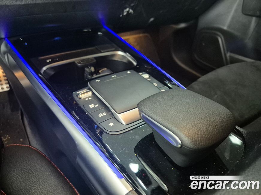 Mercedes-Benz GLB-Class 2023