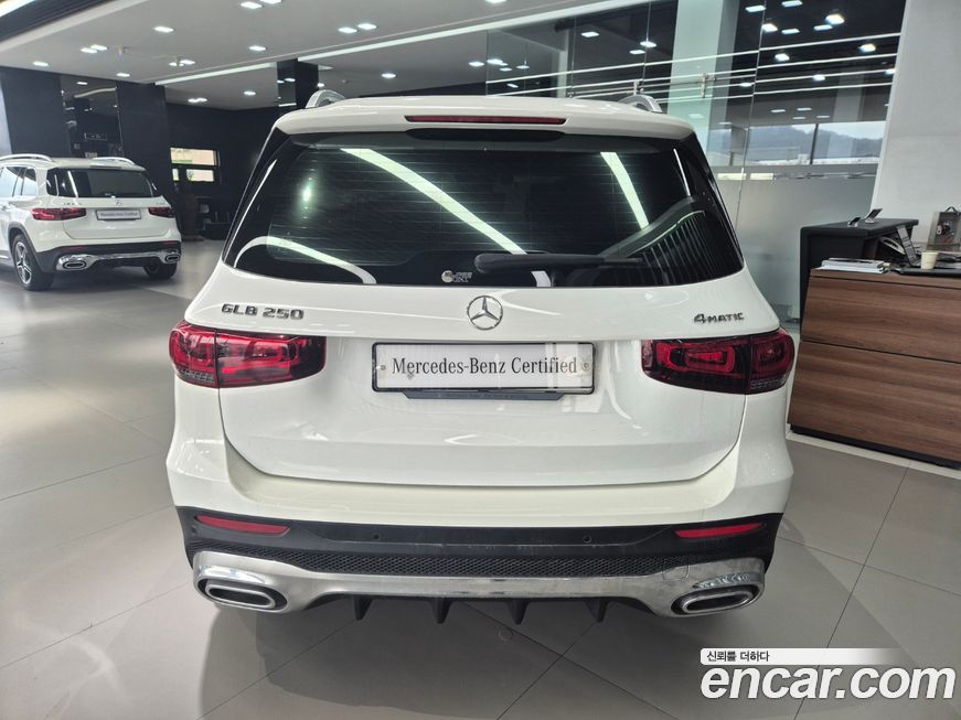 Mercedes-Benz GLB-Class 2023