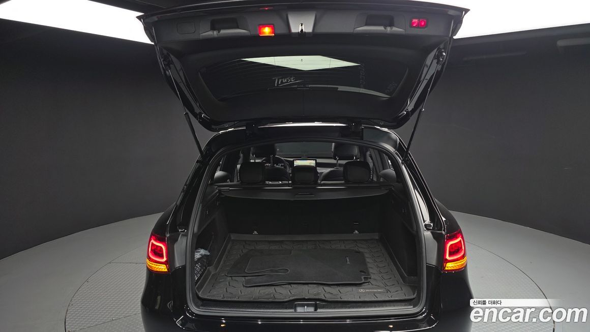 Mercedes-Benz GLC-Class 2021