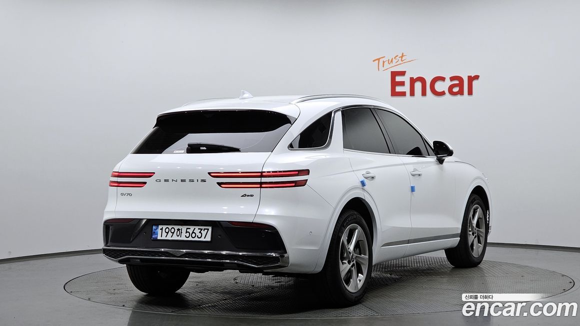 Genesis GV70 2025