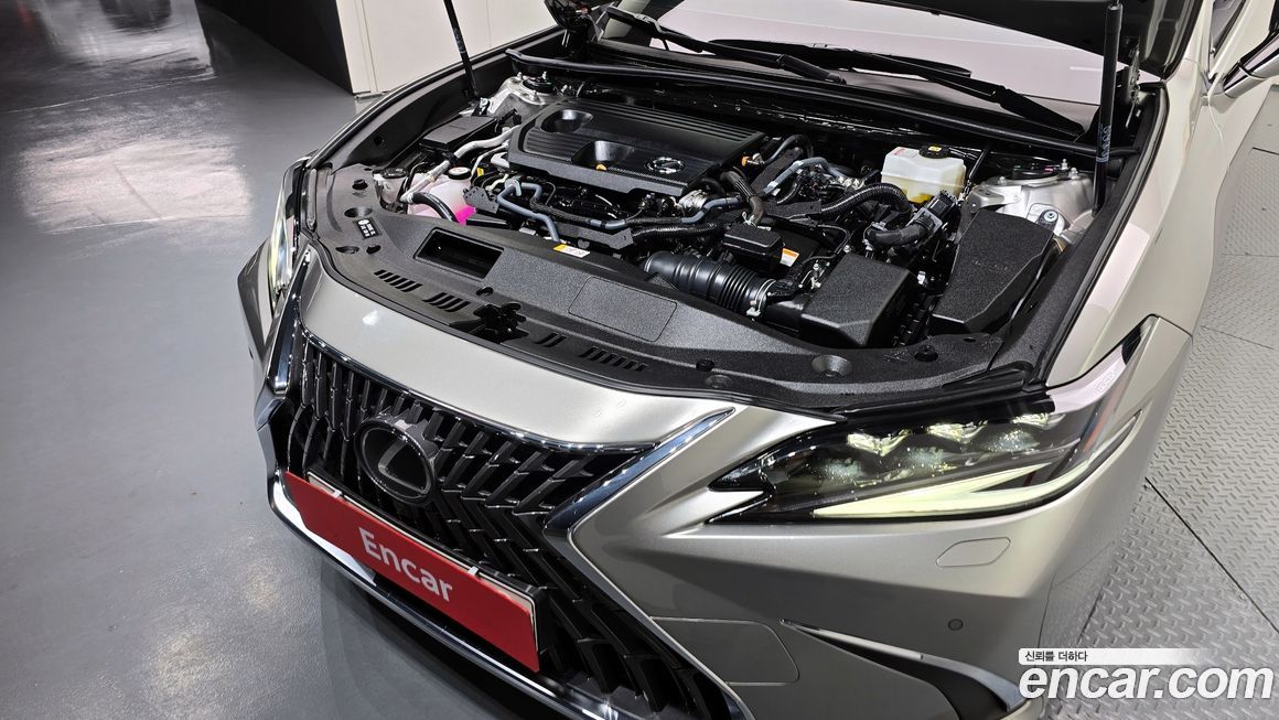 Lexus ES 2025