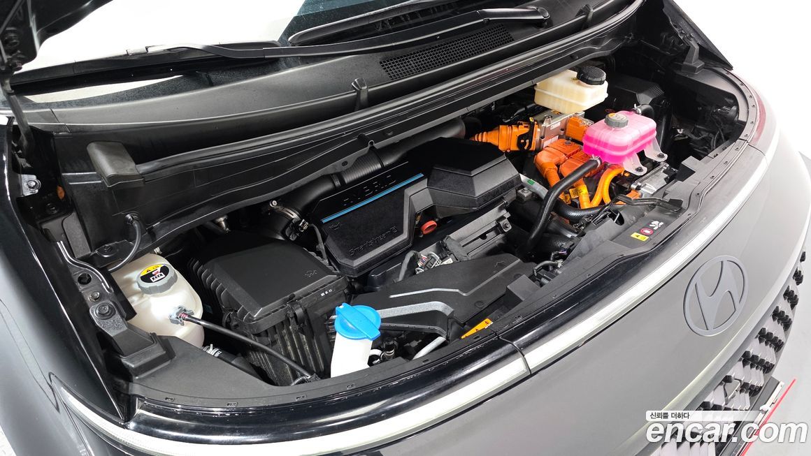 Hyundai Staria 2025