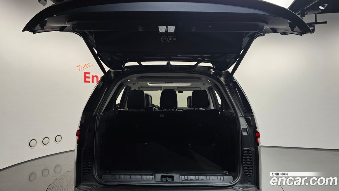 Land Rover Discovery 2023