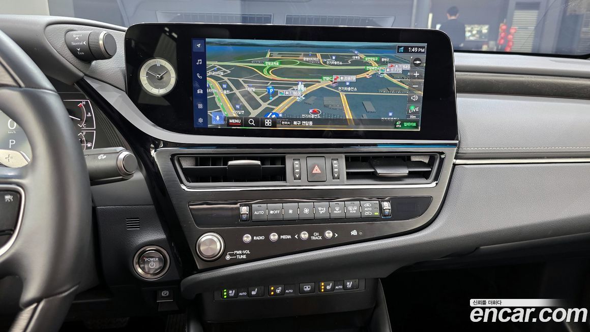 Lexus ES 2025