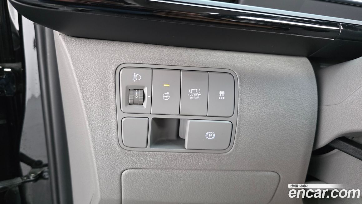 Hyundai Staria 2025