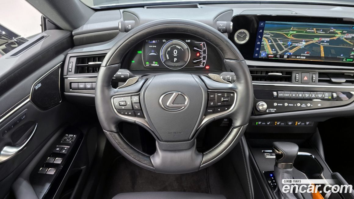 Lexus ES 2025