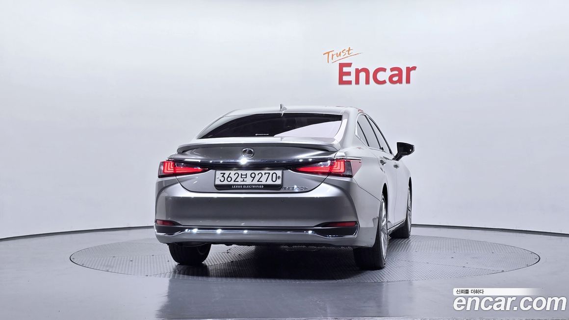 Lexus ES 2025