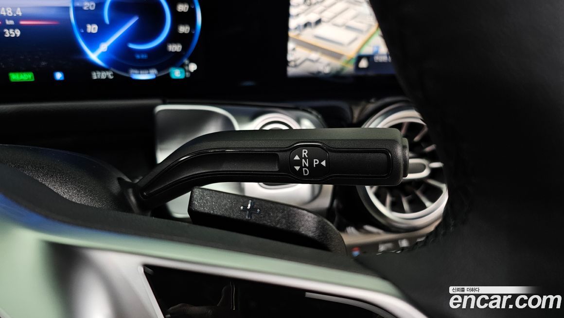 Mercedes-Benz EQB 2026