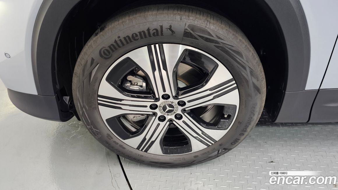 Mercedes-Benz EQB 2026