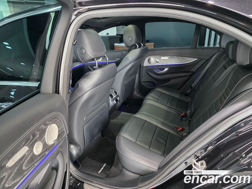 Mercedes-Benz E-Class 2022