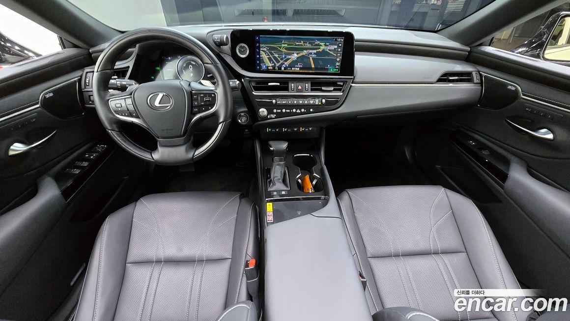 Lexus ES 2025