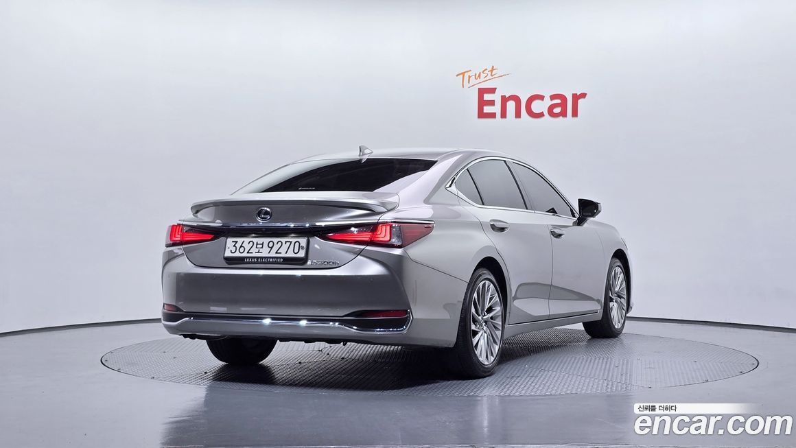 Lexus ES 2025