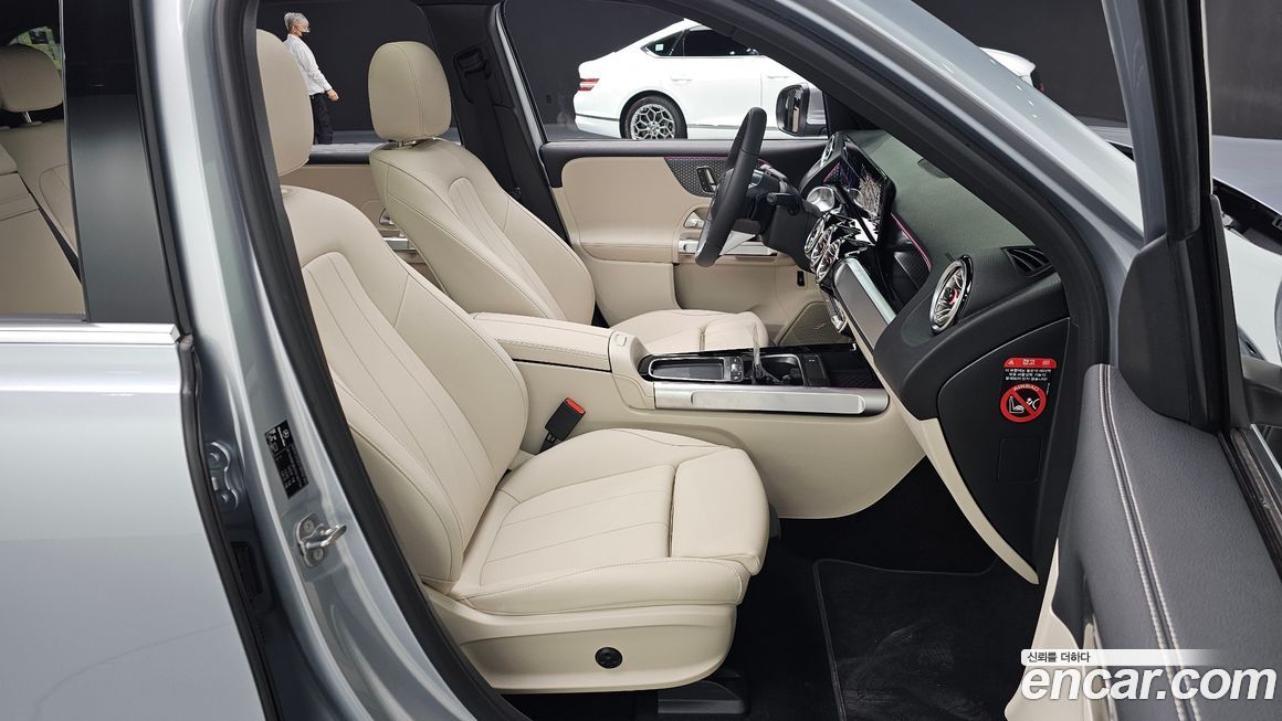 Mercedes-Benz EQB 2026