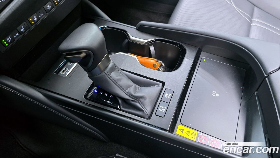 Lexus ES 2025