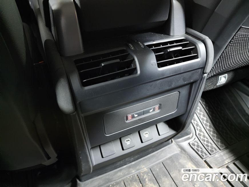 Land Rover Defender 2023